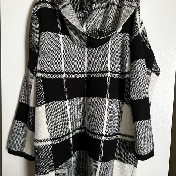 Black and white thick sweater - Picture 2 of 3